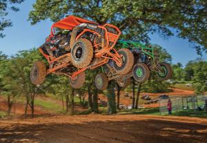 event.2017.highlifter-mud-nationals.side-x-side.racing.through-air.jpg